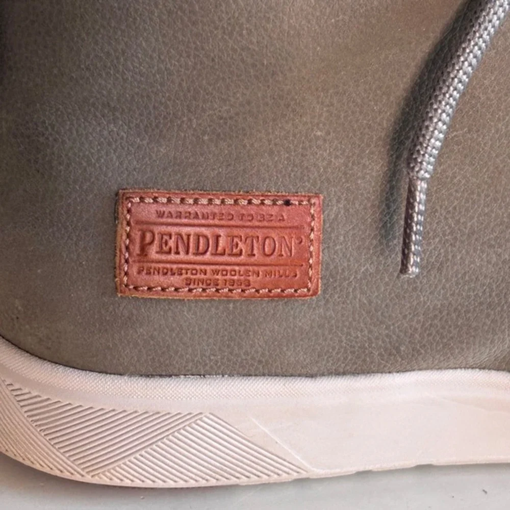Pendleton‎ Woolen Mills Chukka Boots Men's Size 11 Grey Wool Leather Vibram Sole